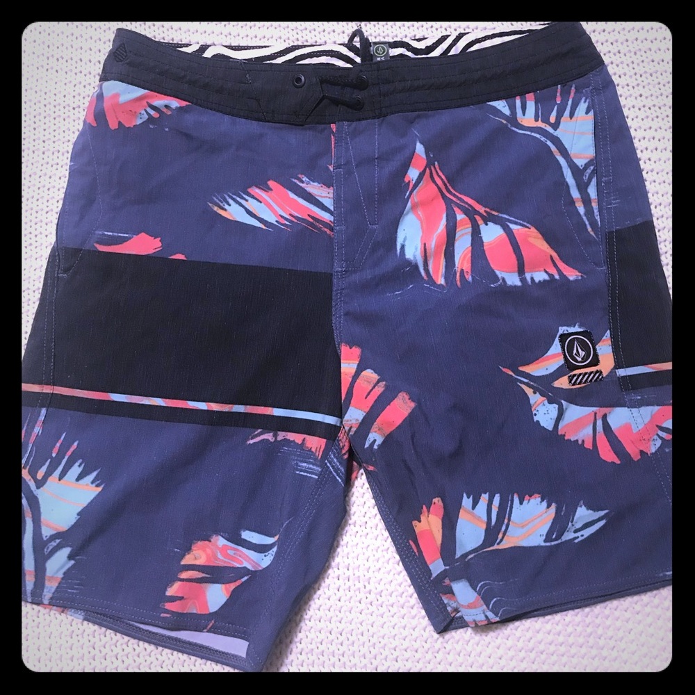 Volcom Short Size 33